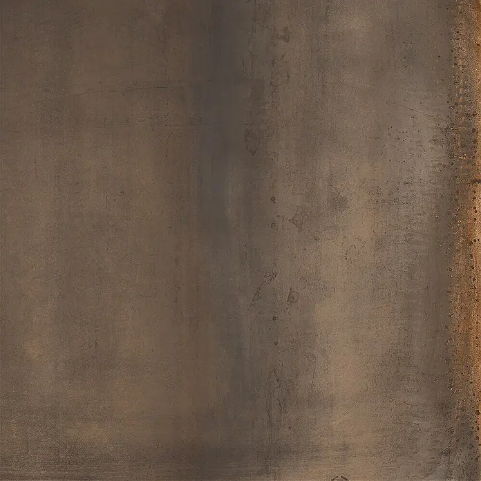 Feinsteinzeug in Corten-oxidierter Metalloptik 60x120 - Ital. Fliesen -  - Dunkelbronze metallische Oberfläche mit texturierter, gealterter Optik und leichten Rosttönen.