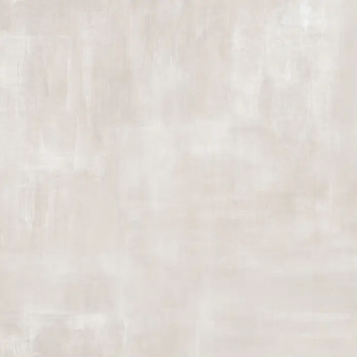 Feinsteinzeug in weißer gebürsteter Betonoptik 120x120 - Ital. Fliesen -  - Helle beige strukturierte Wandoberfläche mit subtilen, unregelmäßigen Pinselstrichen.