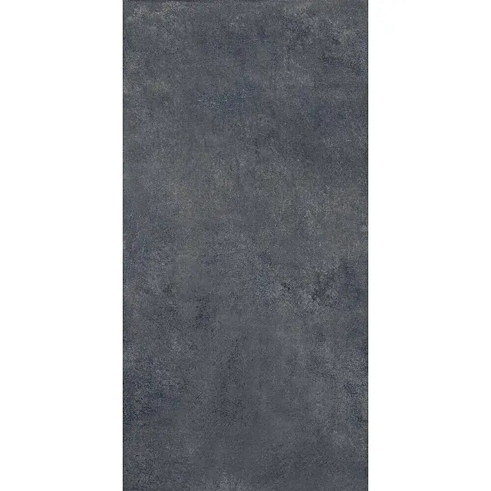 Feinsteinzeug in moderner schwarzer Betonoptik 60x120 - Ital. Fliesen -  - Dunkelgraue, texturierte Oberfläche mit subtilen Variationen, die Beton oder Naturstein ähnelt.