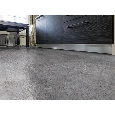 Feinsteinzeug in dunkelgrauer Betonoptik 60x60, rutschhemmend