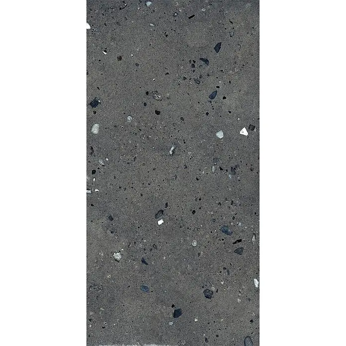 Feinsteinzeug in Terrazzo schwarzer Steinoptik 60x120 - Ital. Fliesen -  - Dunkelgraue Terrazzo- oder Betonoberfläche mit eingebetteten hellen und dunklen Steinkörnungen.