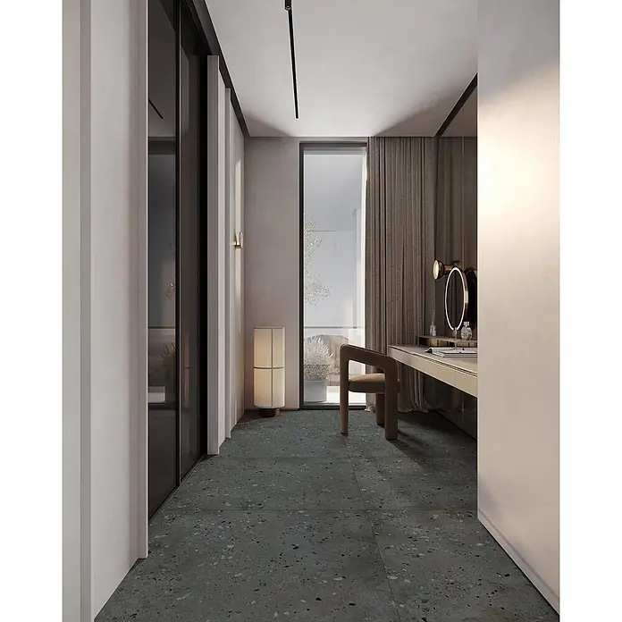 Feinsteinzeug in schwarzer Steinoptik 120x120 - Italienische Fliesen -  - Graue gesprenkelte Terrazzobodenfliesen in einem modernen Flur, der zu einem Ankleidebereich mit Waschtisch und großem Fenster führt.