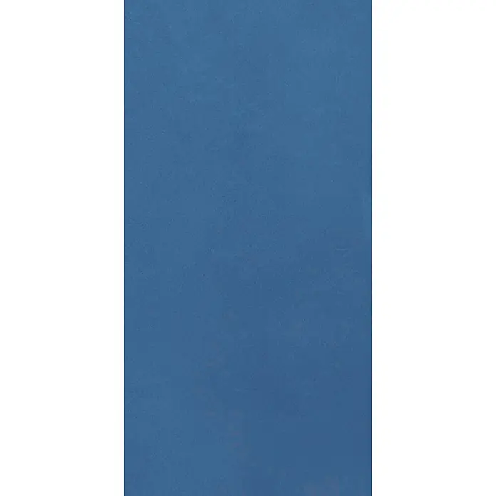 Feinsteinzeug in farbiger dunkelblauer Betonoptik 60x120 - Ital. Fliesen -  - Texturierte blaue Oberfläche.