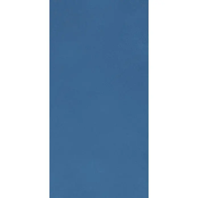 Feinsteinzeug in farbiger dunkelblauer Betonoptik 60x120 - Ital. Fliesen -  - Dunkelblaue strukturierte Oberfläche.