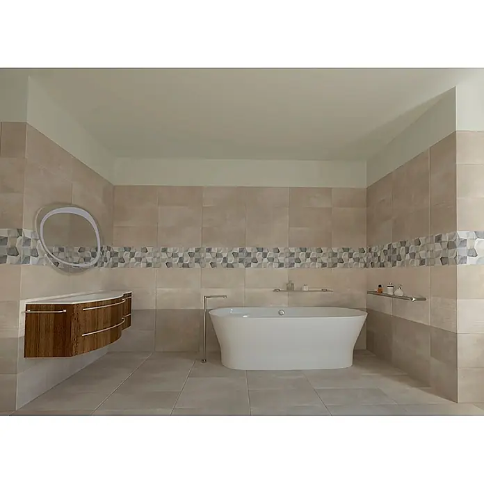 Dekorierte Feinsteinzeug Wandfliese in Mehrfarbigkeit 30x60, Ret -  - Modernes Badezimmer mit hellbeigen Fliesen, dekorativem Mosaikband. Es enthält eine weiße freistehende Badewanne und einen hängenden Holzwaschtisch.