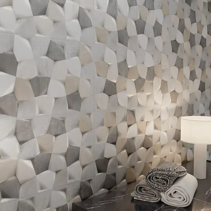 Dekorierte Feinsteinzeug Wandfliese in Mehrfarbigkeit 30x60, Ret -  - 3D-Wandfliesen mit geometrischem Muster in Grau-, Beige- und Weißtönen, als strukturierte Akzentwand in einem modernen Raum.