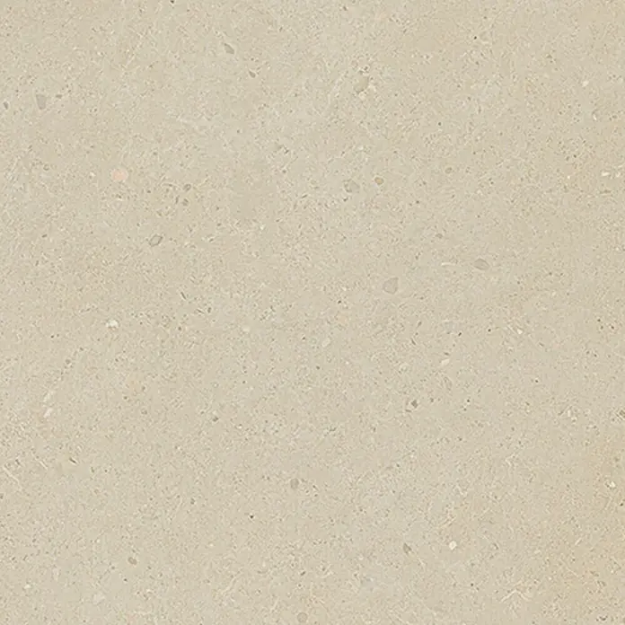 Feinsteinzeug in matter beiger Betonoptik 30x60 - Italienische Fliesen -  - Helle, beigefarbene Natursteinoberfläche mit feiner körniger Textur.