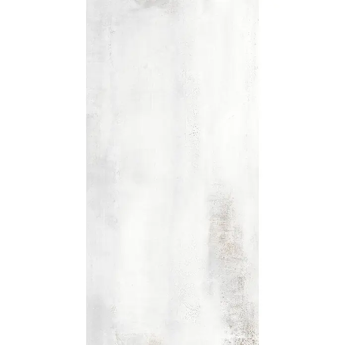 Feinsteinzeug in Metall weißer Betonoptik 60x120 - Italienische Fliesen -  - Helle grau-weiße, verwitterte Wandtextur mit subtilen Used-Details und Farbtonvariationen.