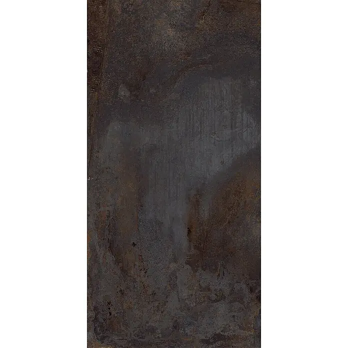 Feinsteinzeug in oxidierter schwarzer Metalloptik 60x120 - Ital. Fliesen -  - Dunkle, oxidierte Metalltextur mit rötlich-braunen Rostdetails und rauer Oberfläche.