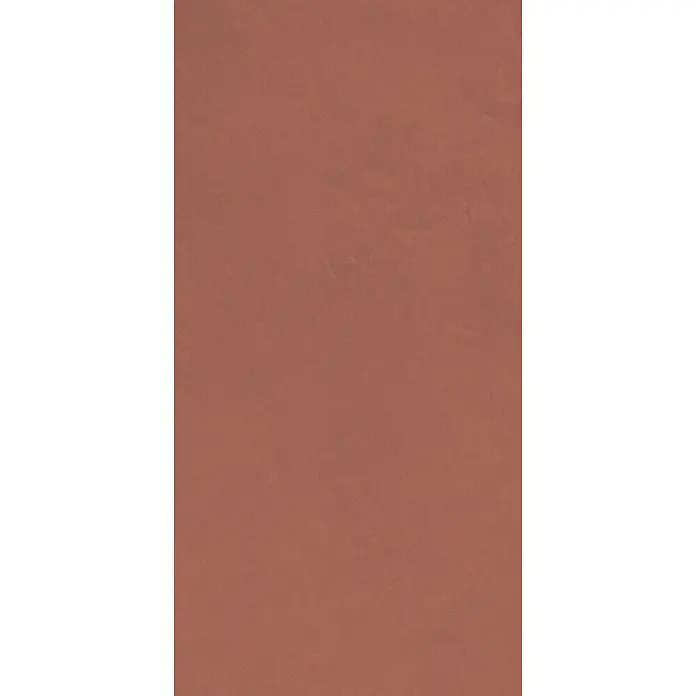 Feinsteinzeug in farbiger roter Betonoptik 60x120 - Italienische Fliesen -  - Warme, rotbraune strukturierte Oberfläche, ähnlich Terrakotta oder Wildleder.