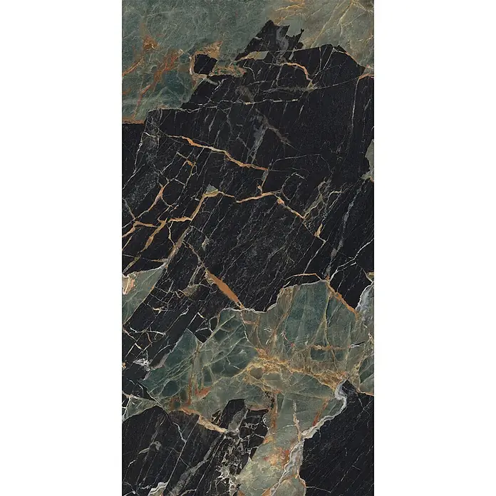Feinsteinzeug in Schwarz/Grün glänzender Marmoroptik 60x120 - Ital. Fliesen -  - Dunkle Marmorplatte mit dynamischem Muster aus schwarzen, grünen und gold-orangen Adern.