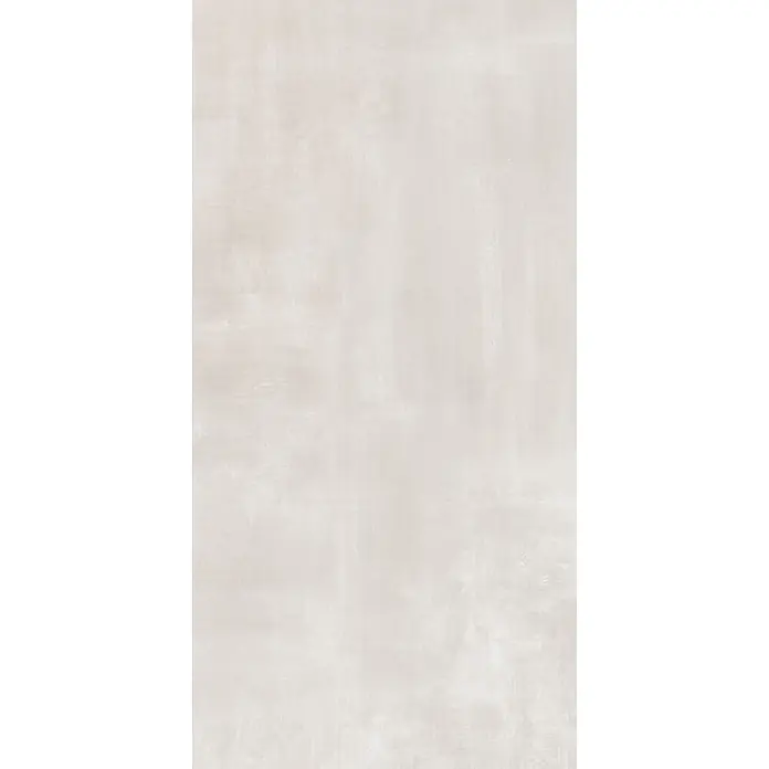 Feinsteinzeug in gebürsteter perlgrauer Betonoptik 60x120 - Ital. Fliesen -  - Helle beigegrau texturierte Oberfläche mit subtilen Variationen.