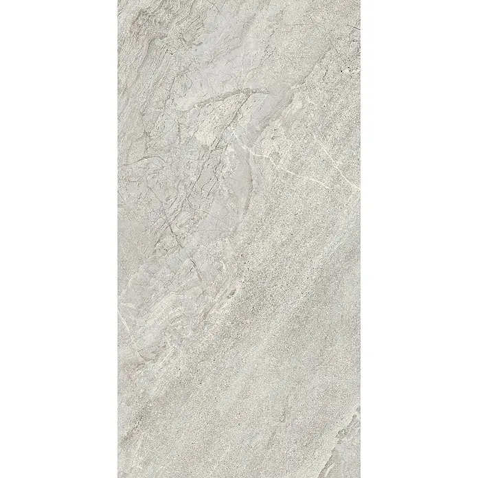 Feinsteinzeug in grauer Steinoptik 60x120, 20 mm, rutschhemmend -  - Helle graue Marmorfliese mit natürlicher Äderung und texturierter Oberfläche.