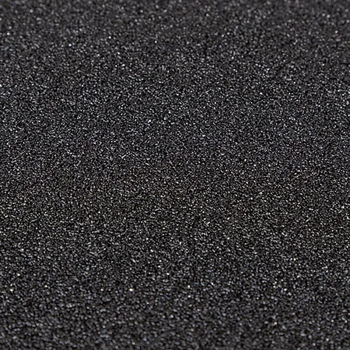 BAUHAUS Schleifpapier - Körnung: 80, Nass- und Trockenschliff - Nahaufnahme einer schwarzen Schleiffläche mit feiner, gleichmäßiger Körnung, ideal für präzises Schleifen und Polieren von Oberflächen.