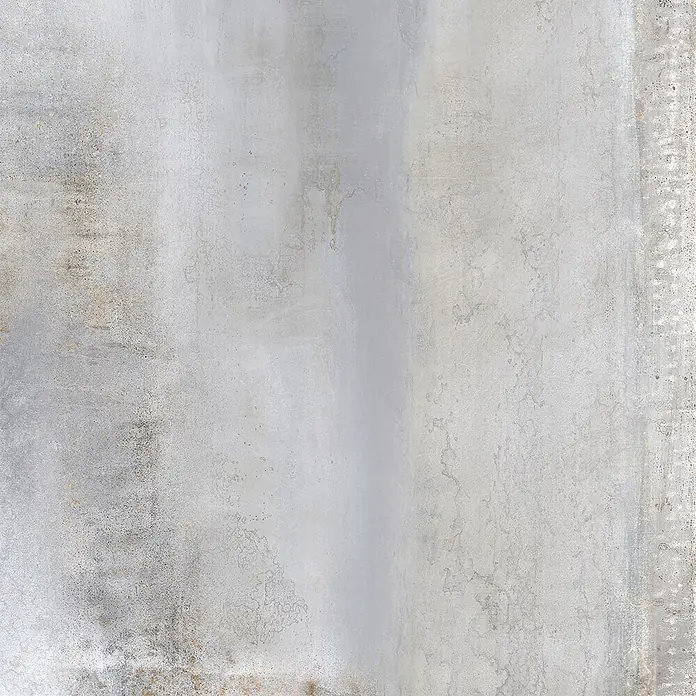 Feinsteinzeug in oxidierter grauer Metalloptik 60x60 - Italienische Fliesen -  - Abgenutzte graue Industrie-Textur mit subtilen braunen und orangefarbenen Verwitterungen, ideal für moderne Oberflächen.
