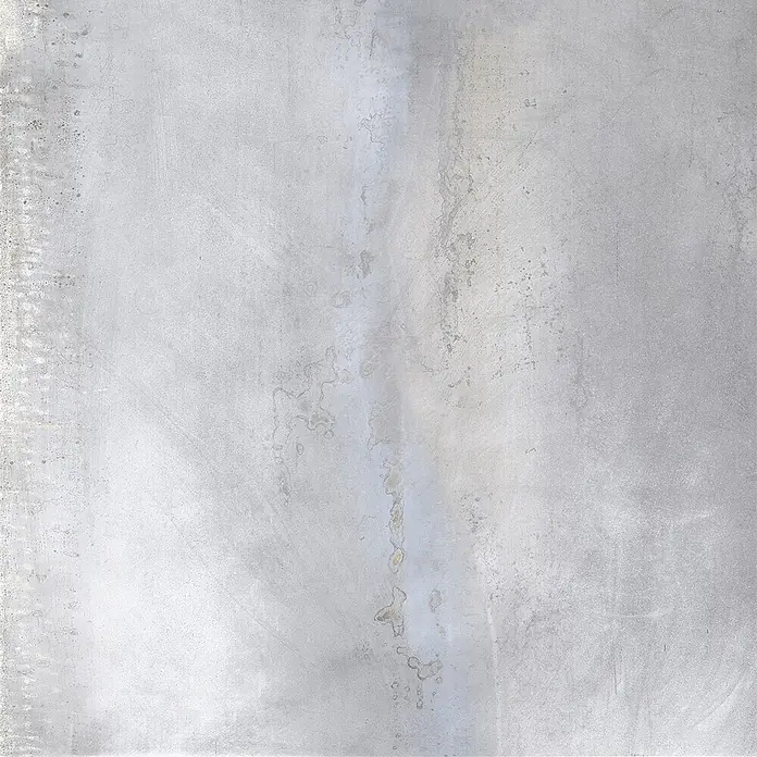 Feinsteinzeug in oxidierter grauer Metalloptik 60x60 - Italienische Fliesen -  - Hellgraue Textur im Industriestil mit subtilen Variationen und Abnutzungsspuren, ähnlich Beton oder Metall.