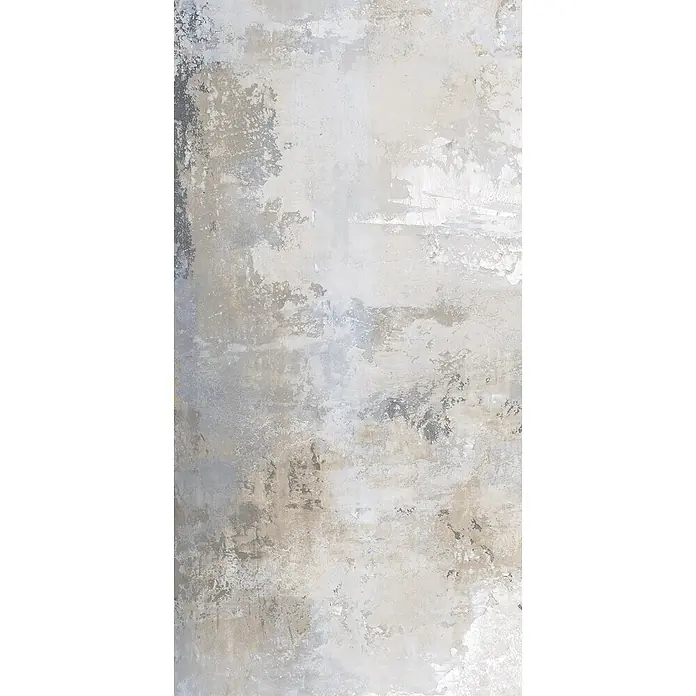 Feinsteinzeug in industrieller grauer Betonoptik 60x120 - Ital. Fliesen -  - Abstrakte, abgenutzte Wandtextur in verschiedenen Hellgrau-, Beige- und Weißtönen.
