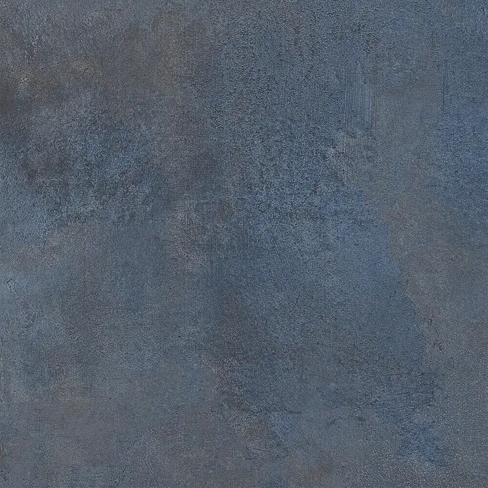 Feinsteinzeug in metallischer blauer Betonoptik 60x120 - Ital. Fliesen -  - Dunkelblaue, texturierte Oberfläche mit einem verwitterten, industriellen Look.
