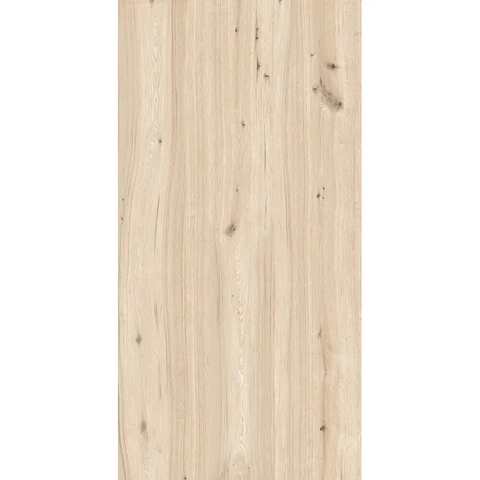 Feinsteinzeug in weißer Holzoptik 60x120, 20 mm, rutschhemmend -  - Helle Naturholzplatte aus Eiche mit sichtbarer vertikaler Maserung und vereinzelten Ästen.