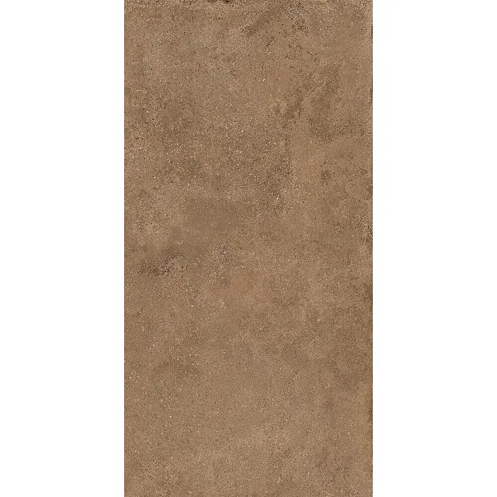Feinsteinzeug in strukturierter brauner Betonoptik 60x120 - Ital. Fliesen -  - Erdig braune, granulare Texturfläche, geeignet für Boden- oder Wandfliesen.