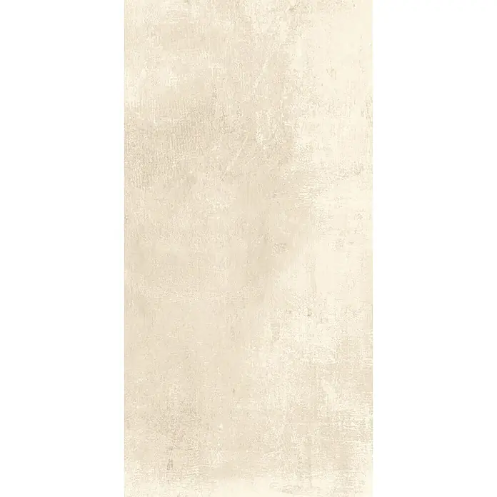 Feinsteinzeug in elfenbeinfarbener Harzoptik 30x60 - Italienische Fliesen -  - Helle beige, strukturierte Oberfläche mit leichten Kratzern und Flecken.