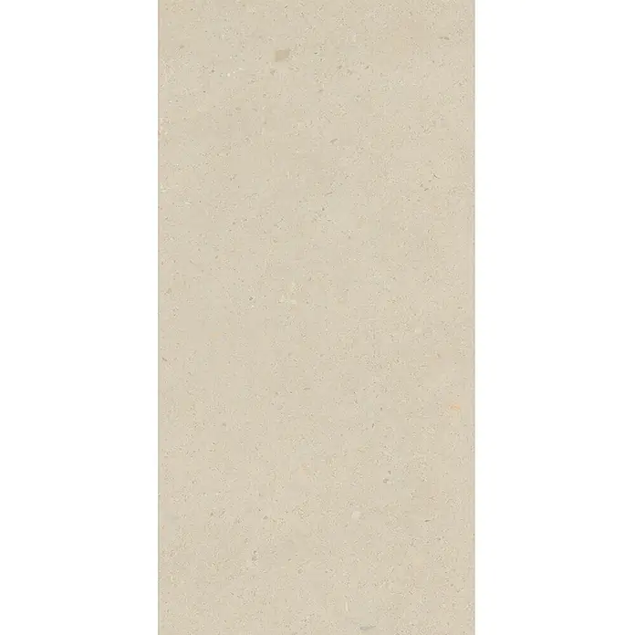 Feinsteinzeug in matter beiger Betonoptik 30x60 - Italienische Fliesen -  - Helle, beigefarbene gesprenkelte Steinstruktur mit kleinen, unregelmäßigen Aggregaten.