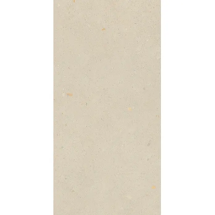 Feinsteinzeug in matter beiger Betonoptik 30x60 - Italienische Fliesen -  - Hellbeige Terrazzo-Fliese mit kleinen, mehrfarbigen Aggregatsplittern.