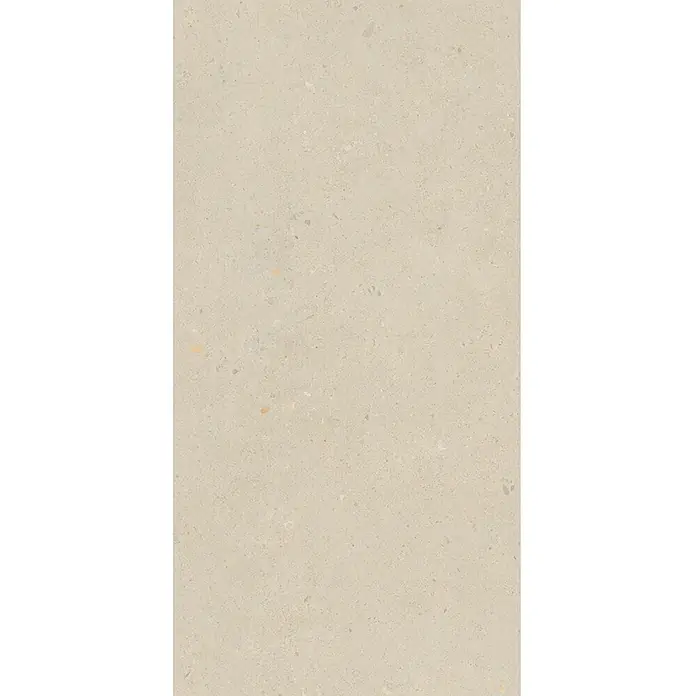 Feinsteinzeug in matter beiger Betonoptik 30x60 - Italienische Fliesen -  - Cremefarbene Fliese im Terrazzo-Stil mit dezenten, mehrfarbigen Steinsplittern.
