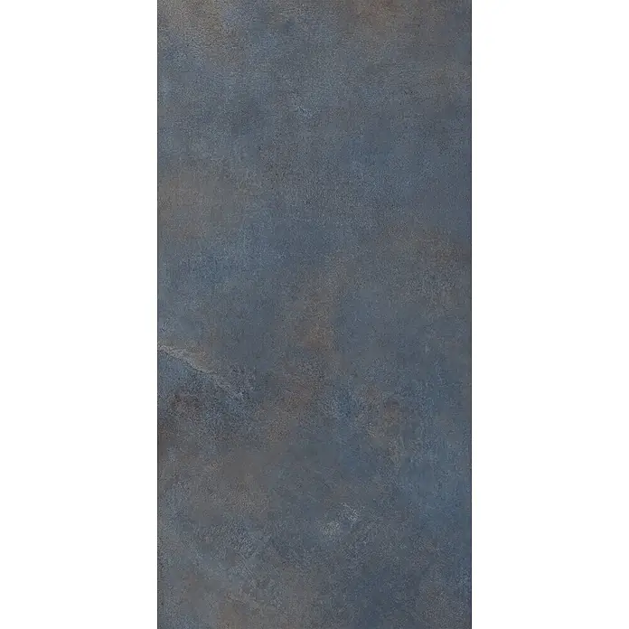 Feinsteinzeug in metallischer blauer Betonoptik 60x60 - Ital. Fliesen -  - Strukturierte dunkelblaugraue Oberfläche mit rostbraunen Akzenten.