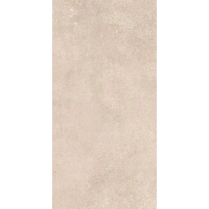 Feinsteinzeug in beiger Betonoptik 30x60 - Italienische Fliesen -  - Helle, strukturierte Beige-Fliese, die eine abgenutzte Beton- oder Steinoberfläche simuliert.