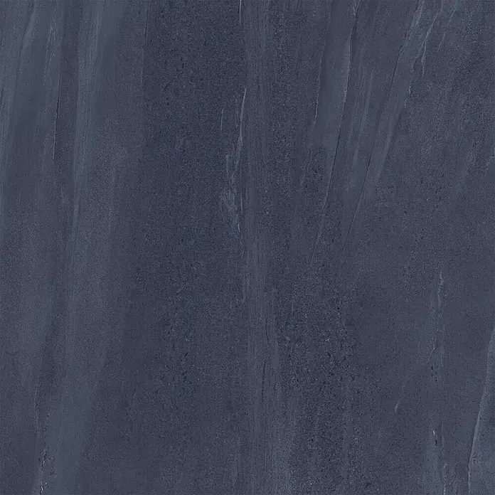 Feinsteinzeug in schwarzer Steinoptik 120x120 - Italienische Fliesen -  - Dunkelblaugraue Steintextur mit subtilen, natürlichen Variationen.