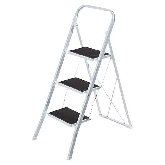 Escalerilla plegable - Número de peldaños: 3 ud., Altura de trabajo: 2,7 m, Carga soportada: 150 kg, Metal - Imagen de una escalera de taburete plegable blanca con tres peldaños negros para uso doméstico o tareas ligeras.