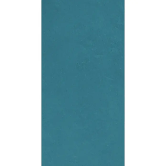 Feinsteinzeug in farbiger blauer Betonoptik 60x120 - Italienische Fliesen -  - Türkise strukturierte Oberfläche.