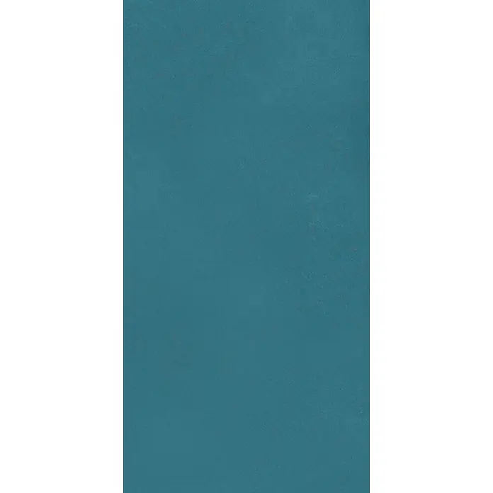 Feinsteinzeug in farbiger blauer Betonoptik 60x120 - Italienische Fliesen -  - Türkisblaugrünes Materialmuster mit einer feinen, gleichmäßigen Textur.