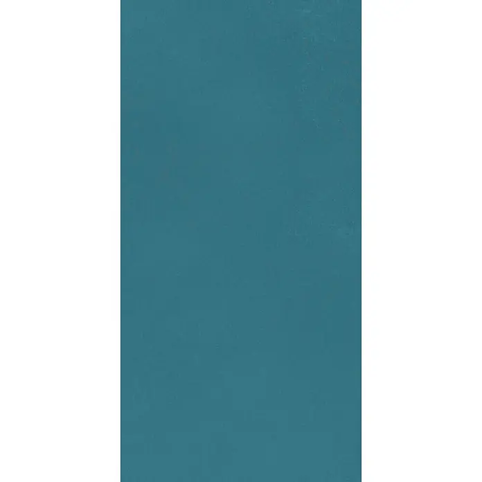 Feinsteinzeug in farbiger blauer Betonoptik 60x120 - Italienische Fliesen -  - Türkise strukturierte Oberfläche.