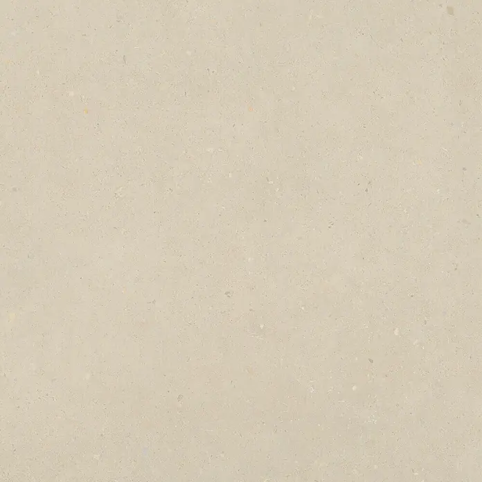 Feinsteinzeug in matter beiger Betonoptik 80x80 - Italienische Fliesen -  - Helle beige gesprenkelte Oberfläche, ähnlich Terrazzo, mit kleinen mehrfarbigen Sprenkeln.