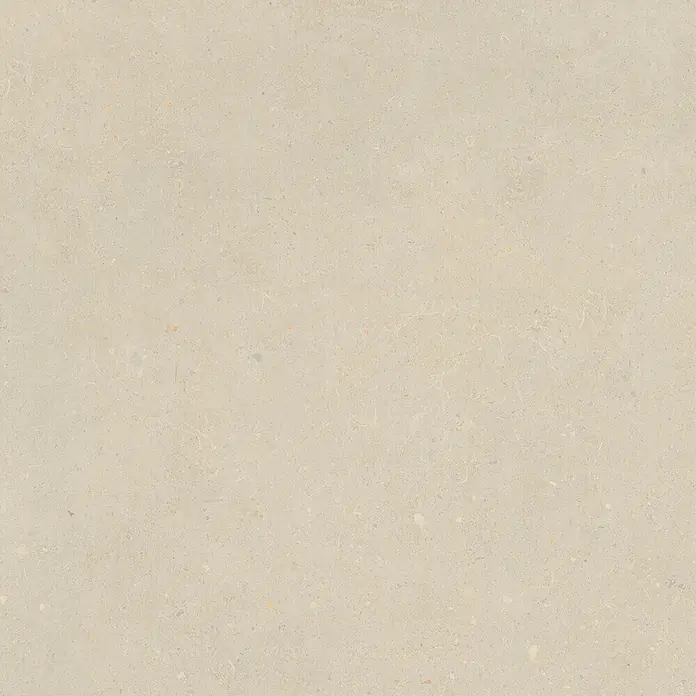 Feinsteinzeug in matter beiger Betonoptik 80x80 - Italienische Fliesen -  - Hellbeigefarbene gesprenkelte Oberflächentextur.