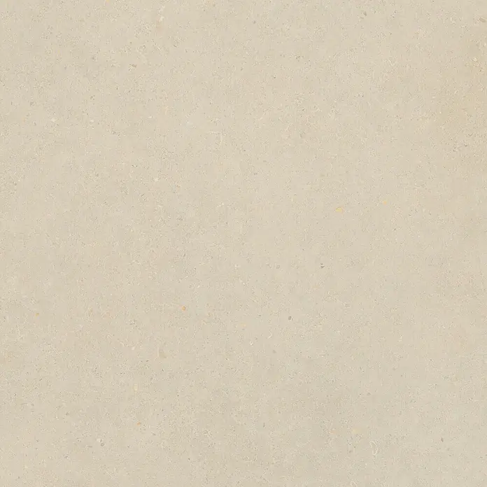 Feinsteinzeug in matter beiger Betonoptik 80x80 - Italienische Fliesen -  - Helle, beigefarbene gesprenkelte Oberfläche mit feiner Textur, ideal für Boden, Wände oder Arbeitsplatten.