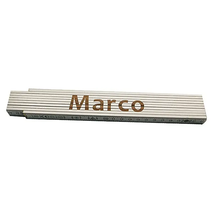 Zollstock - Aufdruck: Marco, 2 m - Bild einer Zollstock mit dem Namen "Marco" darauf, ein nützliches Werkzeug für präzise Messungen und Heimwerkerprojekte.