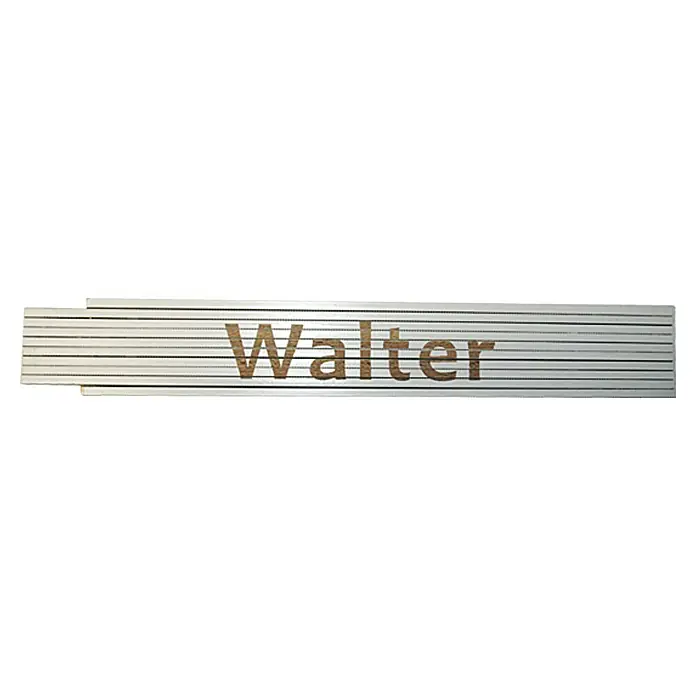 Zollstock - Aufdruck: Walter, 2 m - Das Foto zeigt einen Zollstock mit dem Namen "Walter" darauf. Der Zollstock ist silberfarben und der Name ist in brauner Schrift aufgedruckt.