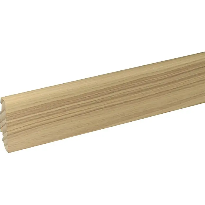 Profiles and more Sockelleiste SU60L Esche Weiß - 250 cm x 19 mm x 58 mm, Fichte, Esche - Das Bild zeigt eine Sockelleiste aus hellem Holz mit einer abgerundeten Vorderseite und einer gerillten Rückseite. Sie eignet sich zum Verlegen.