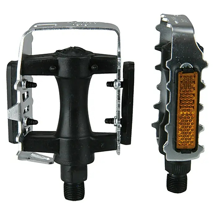 Fischer Fahrradpedal - Anzahl Paare: 1 Stk., Geeignet für: Mountainbike-Räder, Reflektierend - Bild von zwei Fahrradpedalen, eines mit Reflektor, ideal für sicheres Fahren.
