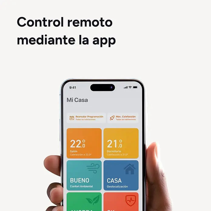 Tado Juego de termostato - Blanco/Negro, Termostáto + Bridge + 2 Cabezales - Mano sosteniendo smartphone con app para control remoto de calefacción.