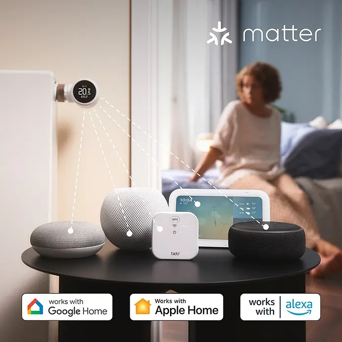 Tado Controlador inteligente Bridge X - Blanco, L x An x Al: 3,1 x 6 x 6 cm - Dispositivos hogar inteligente (altavoces, pantalla, hub Tado) en mesa, inalámbricamente con termostato. Muestra compatibilidad Matter, Google Home, Apple Home y Alexa.