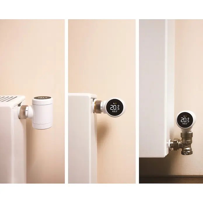 Tado Juego de termostato Bridge X + Cabezal Termoestático X - Blanco, Cabezal y Bridge - Tres termostatos inteligentes blancos para radiador con pantallas digitales, instalados en radiadores.