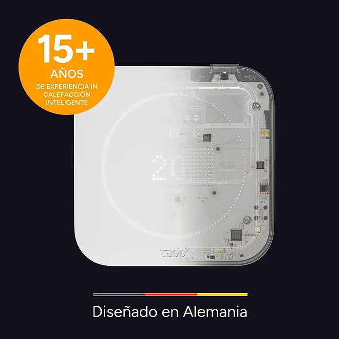 Tado Juego de termostato - Blanco, Sensor + Receptor + 2 Cabezales - Termostato inteligente tado° blanco con carcasa transparente que revela la electrónica interna y una pantalla digital mostrando '20'.