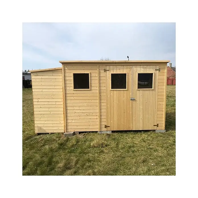 Gartenhaus, Gerätehaus 4.86m2 - 2.7x1.8m -  - Helle Holzgartenhütte mit Doppeltür, drei Fenstern und angebautem Schuppen.