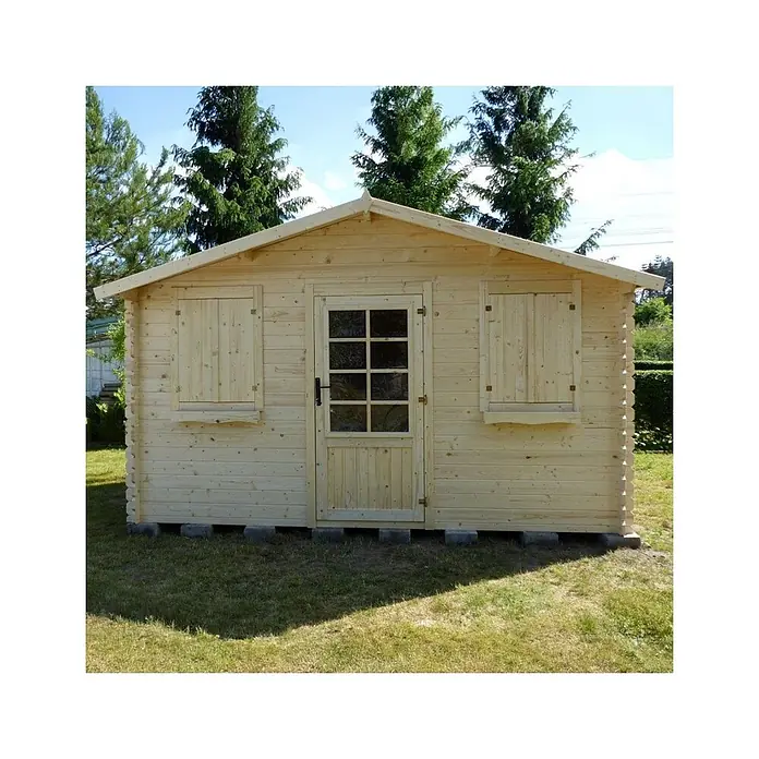 Gartenhaus, Gerätehaus 12m2 - 4x3m - 28mm -  - Gartenhaus aus hellem Holz mit verglaster Tür und zwei Fenstern mit geschlossenen Fensterläden, auf Betonblöcken im Gras.