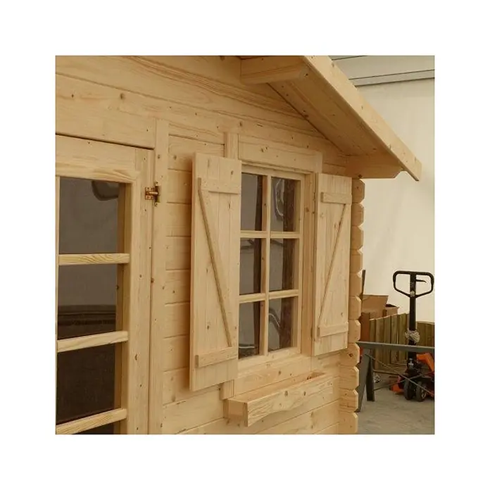 Gartenhaus, Gerätehaus 12m2 - 4x3m - 28mm -  - Hellholzfarbenes Spielhaus oder Gartenhütte mit Fenster, Fensterläden, Blumenkasten und Blockbauweise.