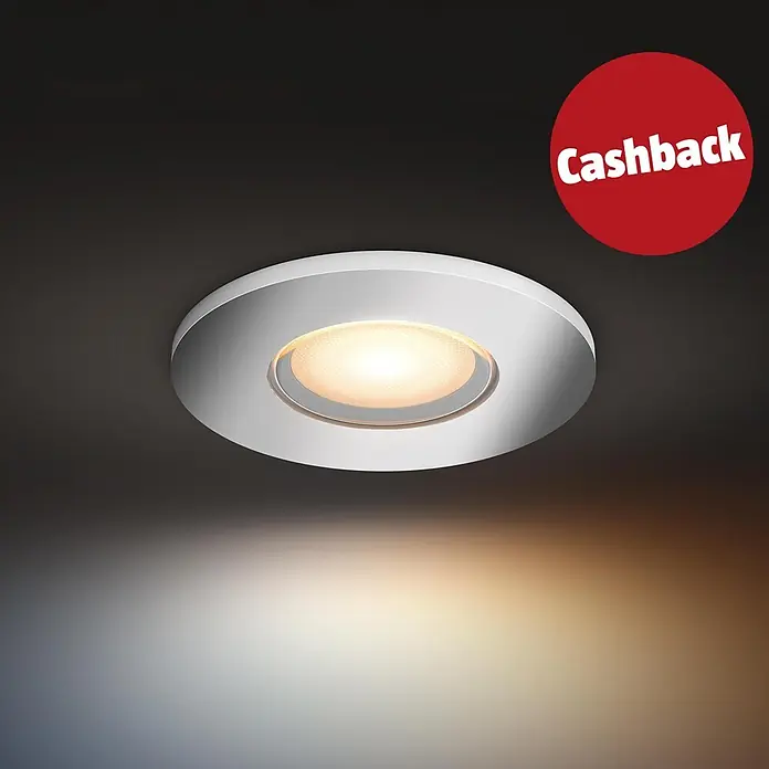 Philips Hue LED-Einbauleuchte rund White Ambience Adore - 4,2 W, Chrome, Neutralweiß, 1 Stk. - Silberne runde Einbauleuchte mit Cashback-Sticker, strahlt warmes Licht von einer dunklen Decke ab.